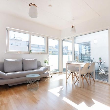 Helles, neues DG Apartment mit Blick zum Donauturm Wien Exterior foto