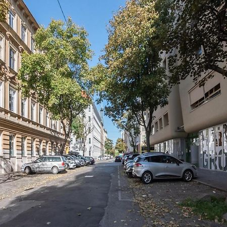 Helles, neues DG Apartment mit Blick zum Donauturm Wien Exterior foto