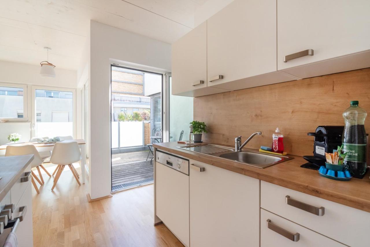 Helles, neues DG Apartment mit Blick zum Donauturm Wien Exterior foto