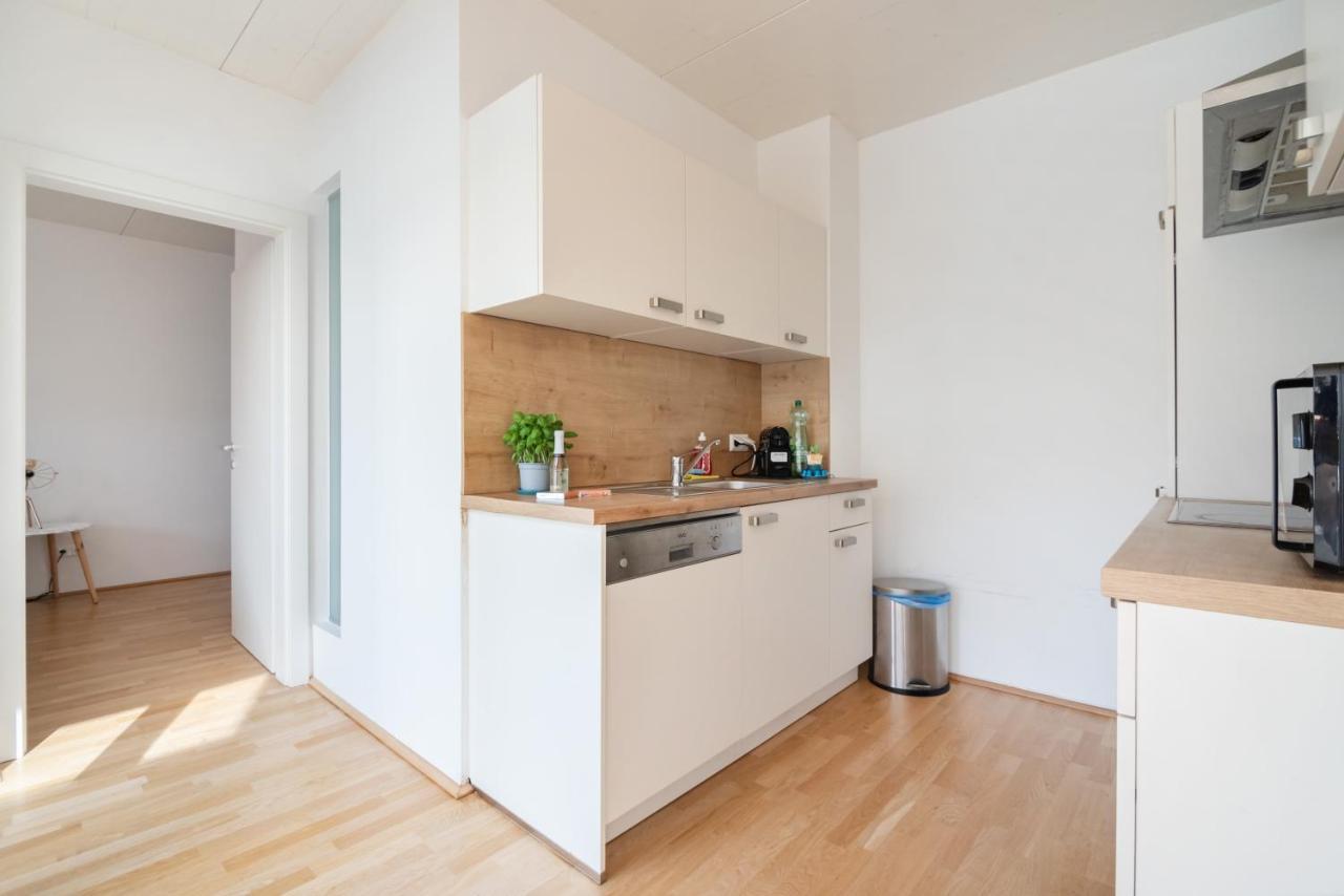 Helles, neues DG Apartment mit Blick zum Donauturm Wien Exterior foto