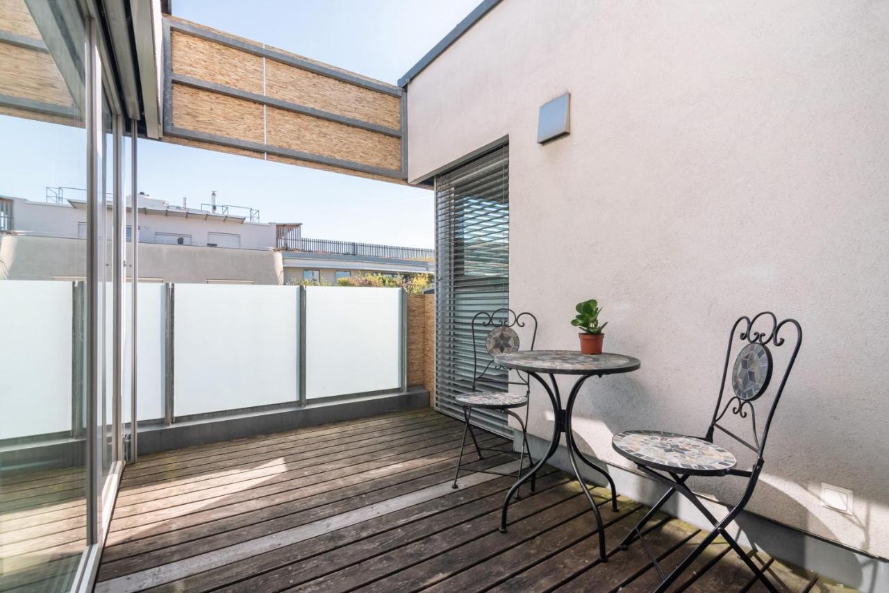 Helles, neues DG Apartment mit Blick zum Donauturm Wien Exterior foto