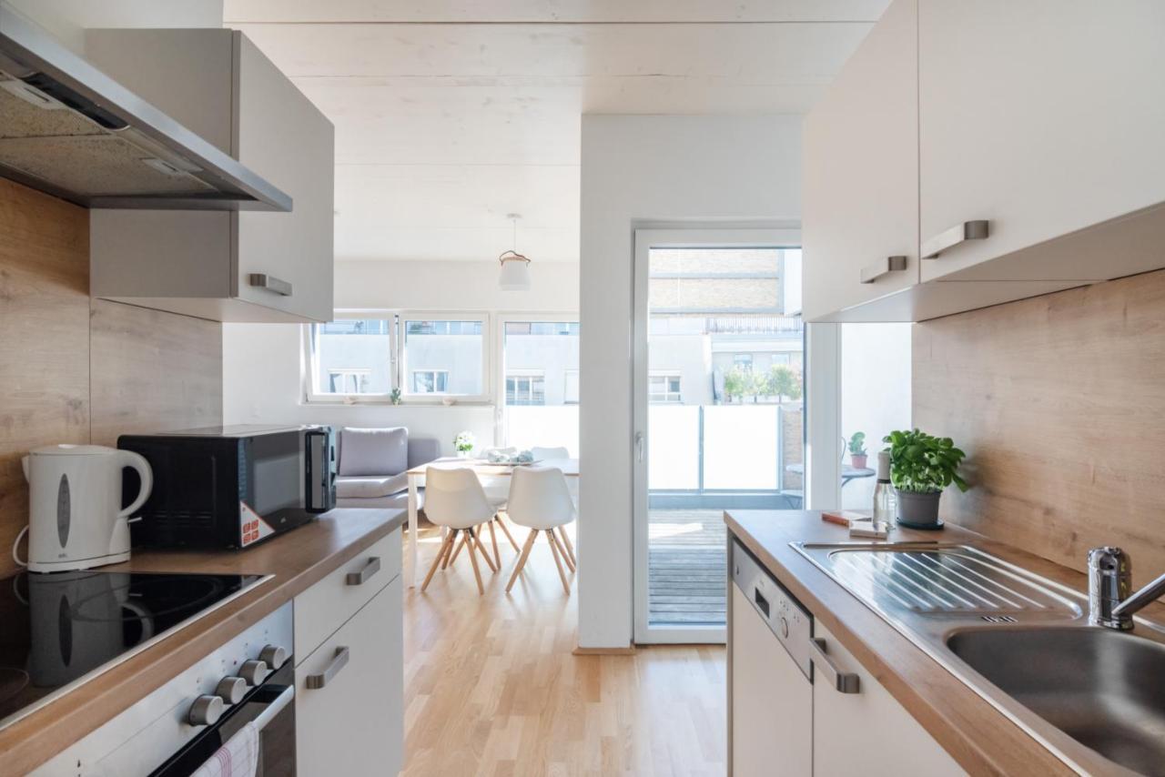 Helles, neues DG Apartment mit Blick zum Donauturm Wien Exterior foto